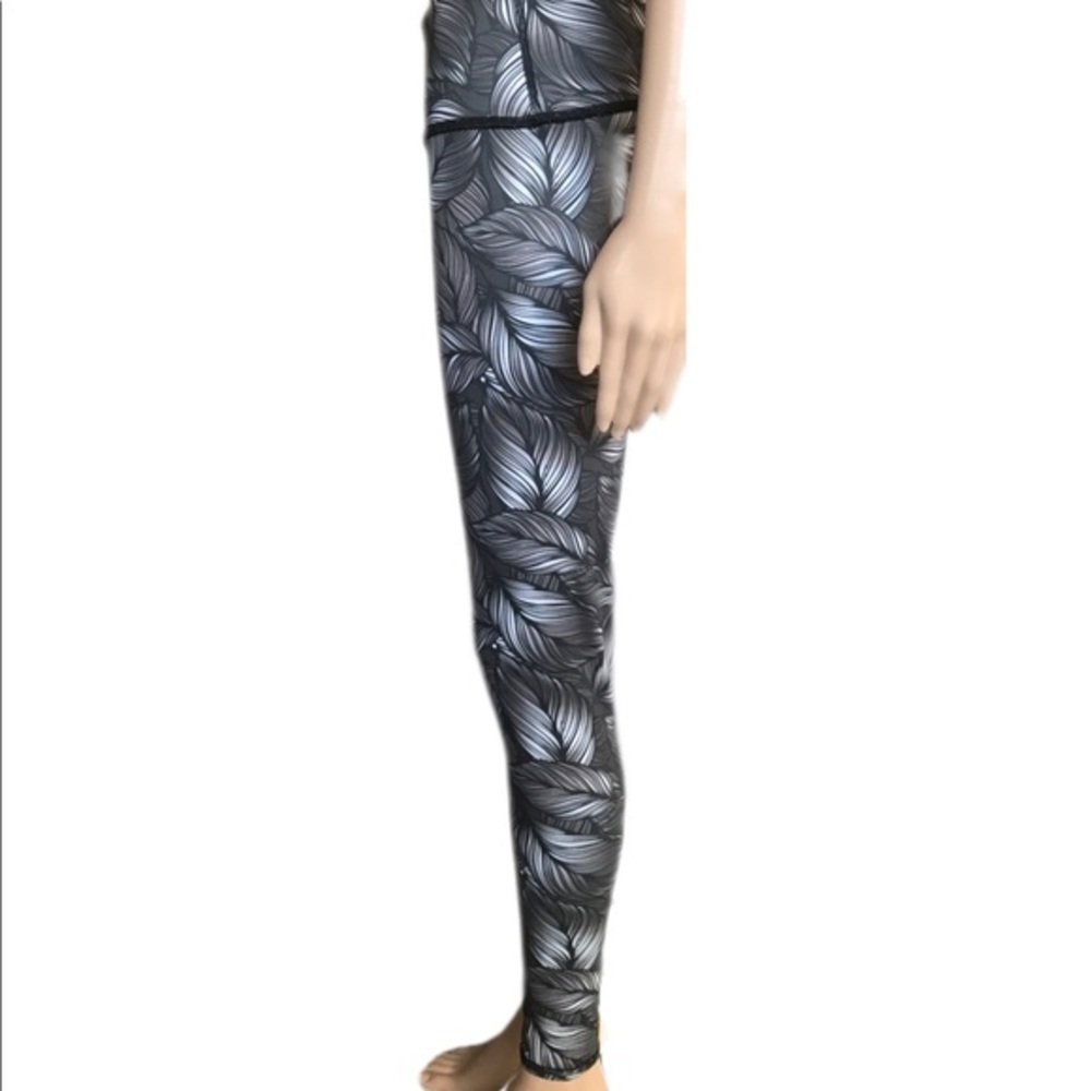 Yoganastix Fitted Athletic Leggings Reversible Med - Picture 6 of 8